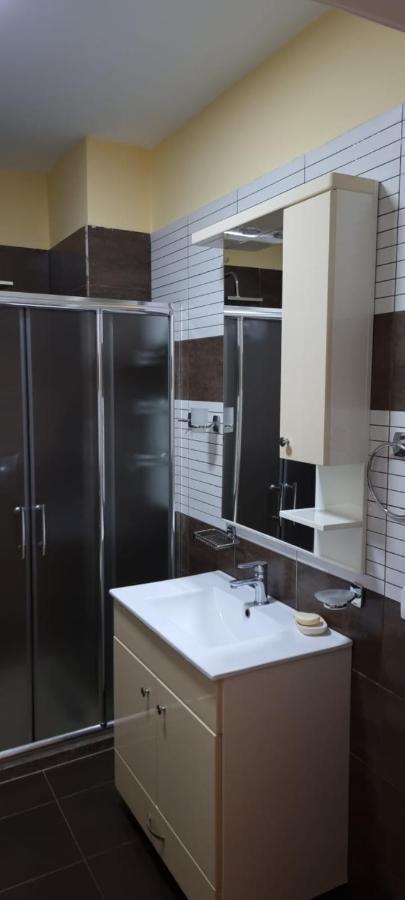 New & Great Located Apartment Near Center Тирана Экстерьер фото